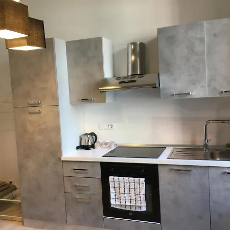 Ingrid Corso Mombello 아파트 *